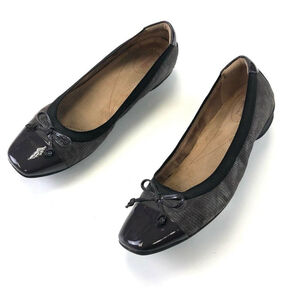 Clark’s Artizan brown taupe plum ballet flats with patent toe cap Size 9.5